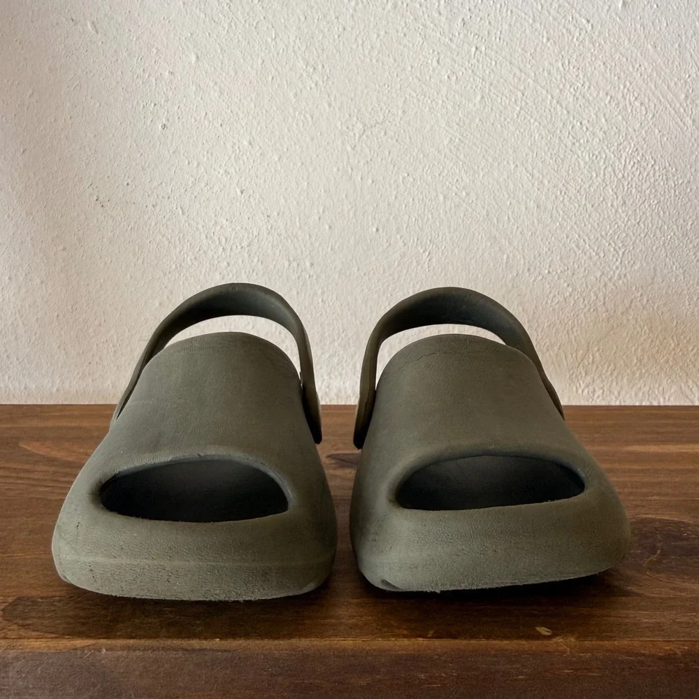 Koala Kids Clogs Olive Green Slip On Sandals Size 4 Lightweight Casual Shoes